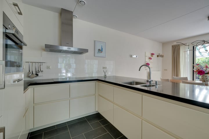 Photo 18 of Julianalaan 2-A