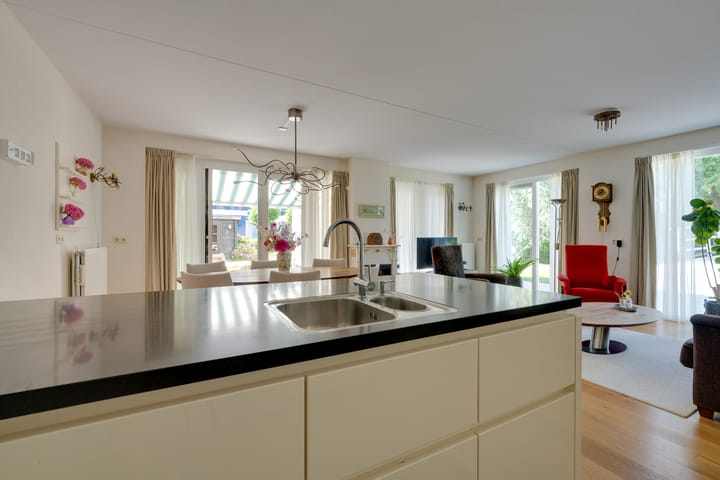 Photo 20 of Julianalaan 2-A