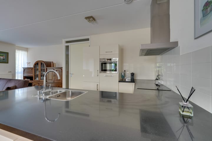 Photo 17 of Julianalaan 2-A