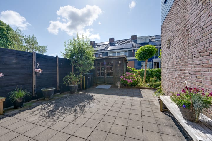 Photo 24 of Julianalaan 2-A