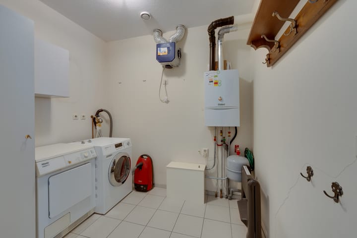 Photo 33 of Julianalaan 2-A