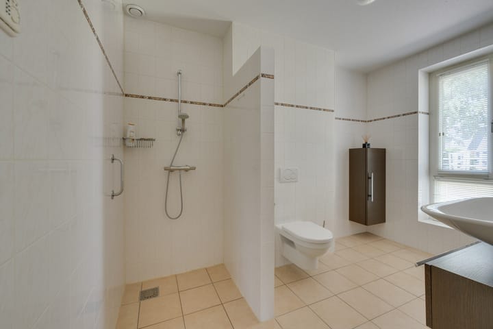 Photo 39 of Julianalaan 2-A