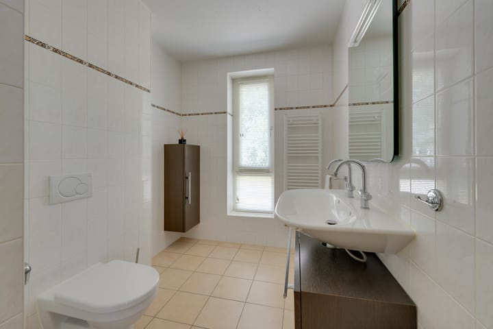 Photo 40 of Julianalaan 2-A