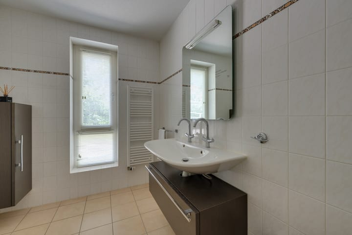 Photo 41 of Julianalaan 2-A