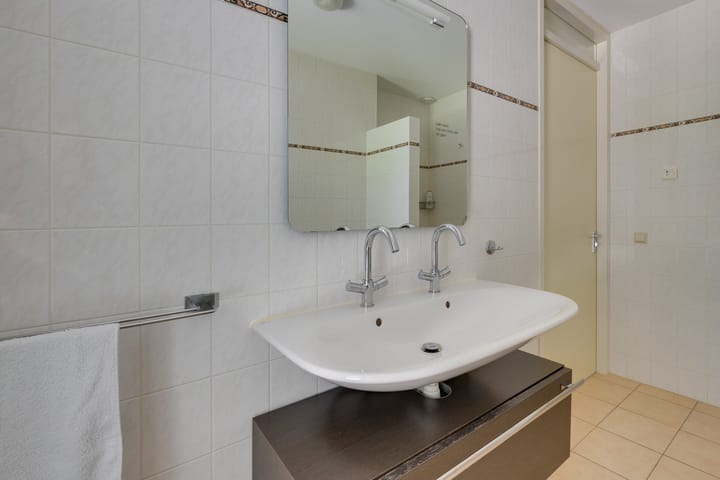 Photo 42 of Julianalaan 2-A