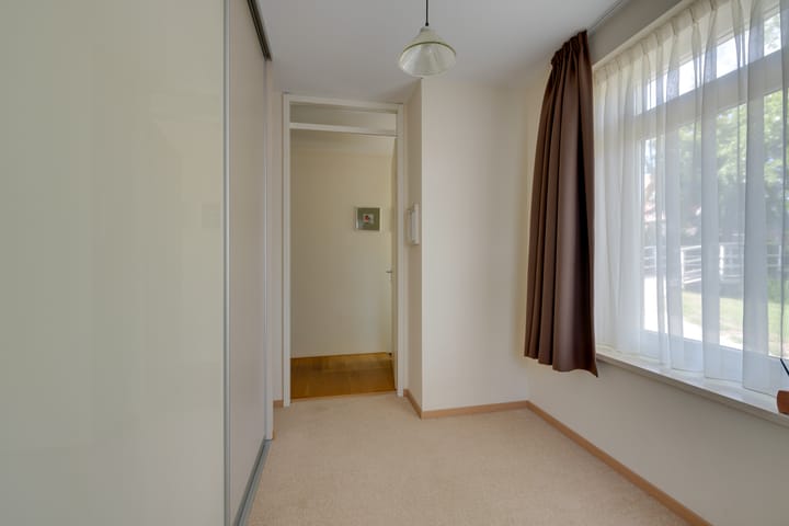 Photo 43 of Julianalaan 2-A