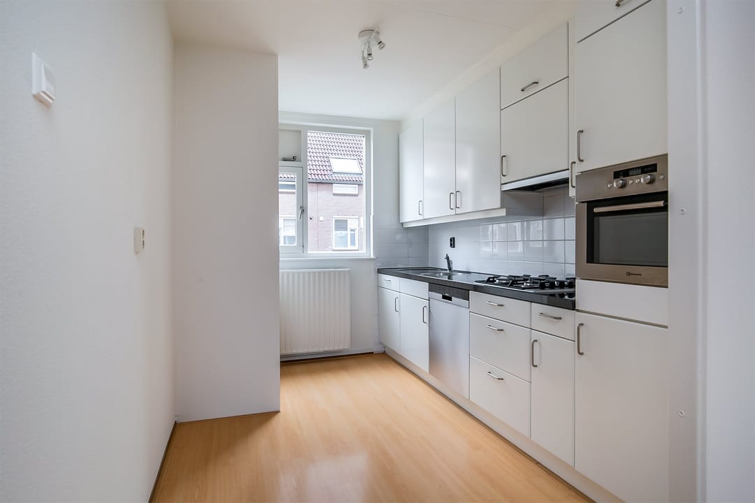 Photo 8 of Thomsonstraat 19