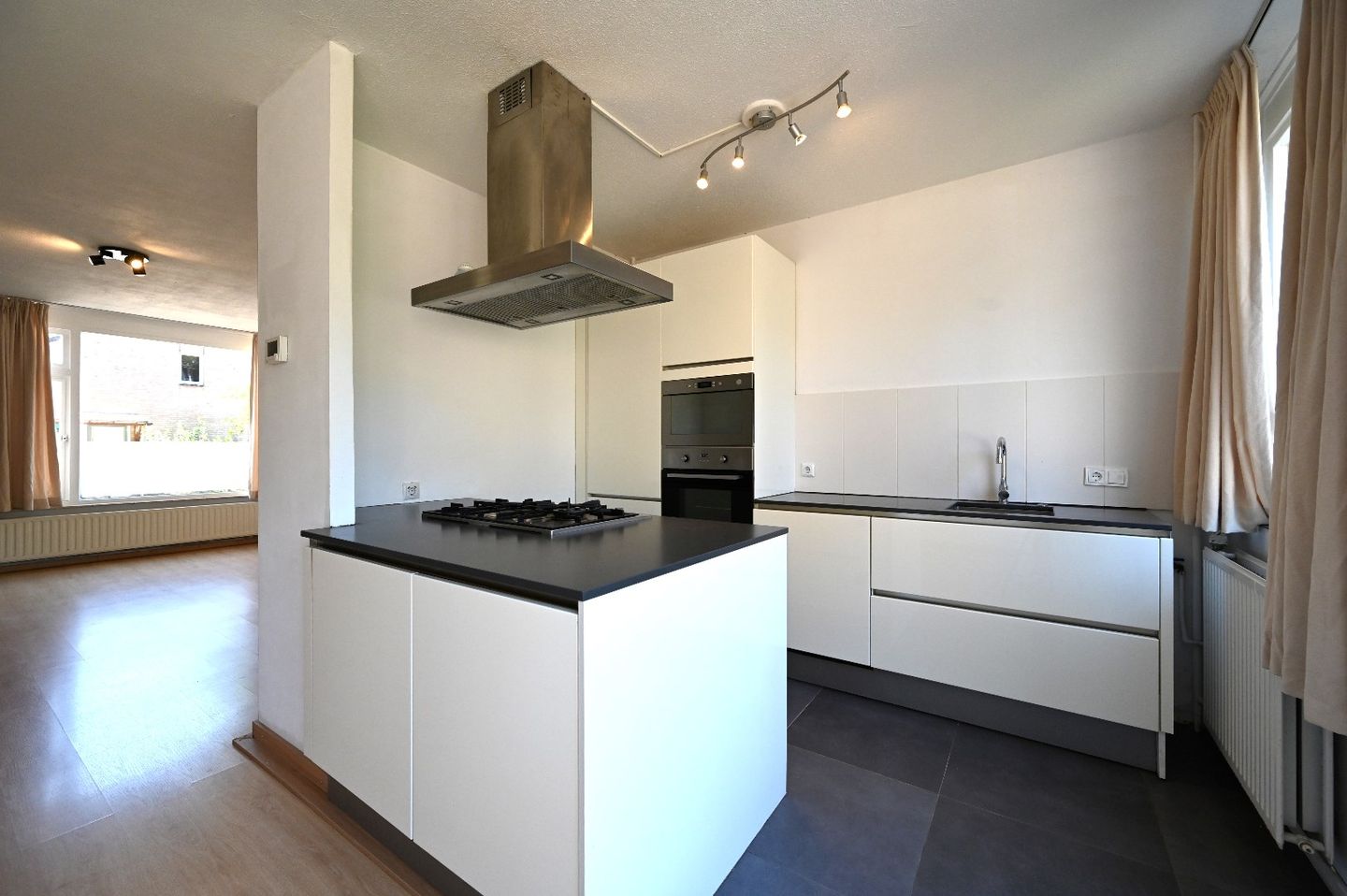 Photo 14 of Hubertusstraat 3