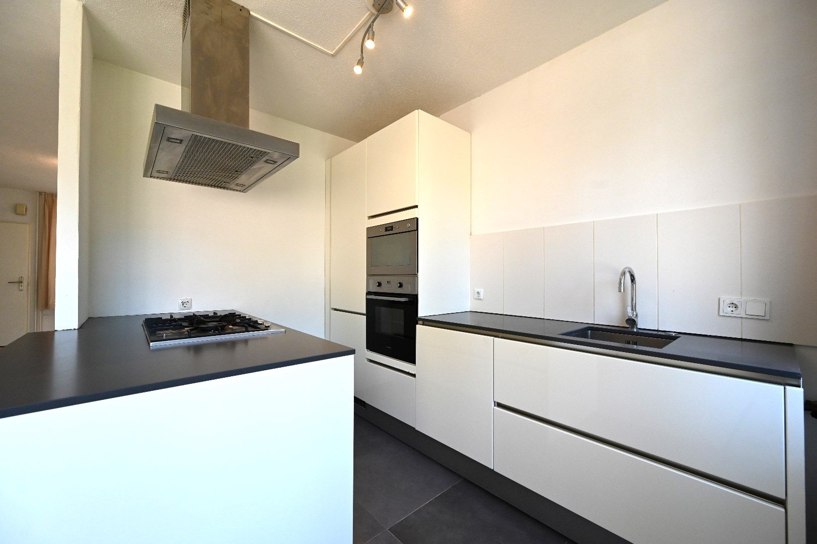 Photo 15 of Hubertusstraat 3