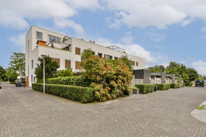 Photo 2 of Wolbrantskerkweg 59