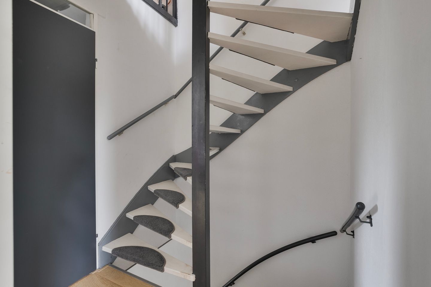 Photo 19 of Gouwe 24