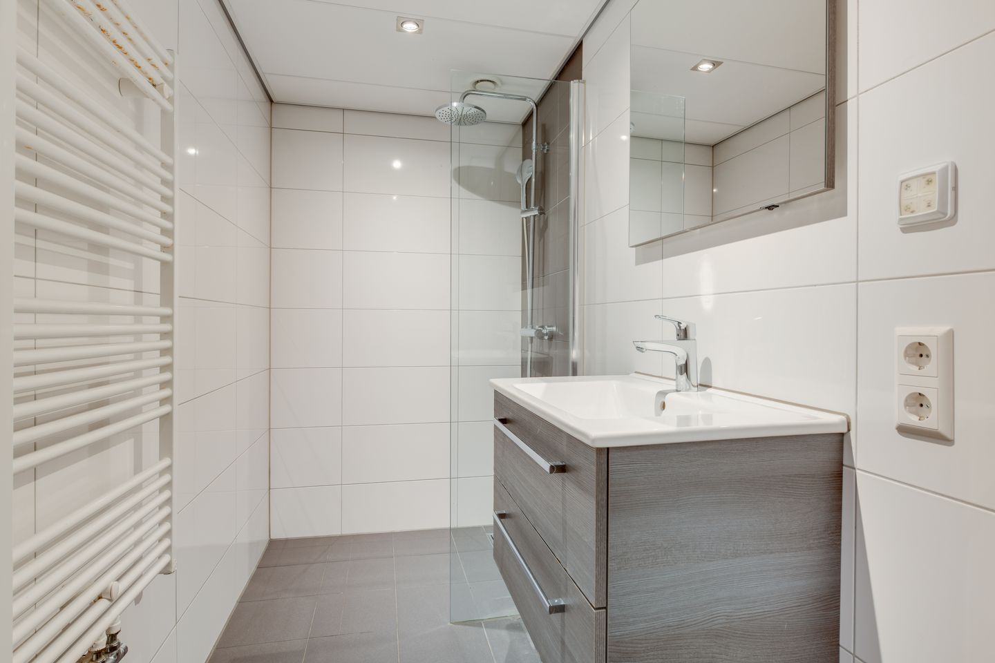 Photo 5 of Sperwerstraat 23-A