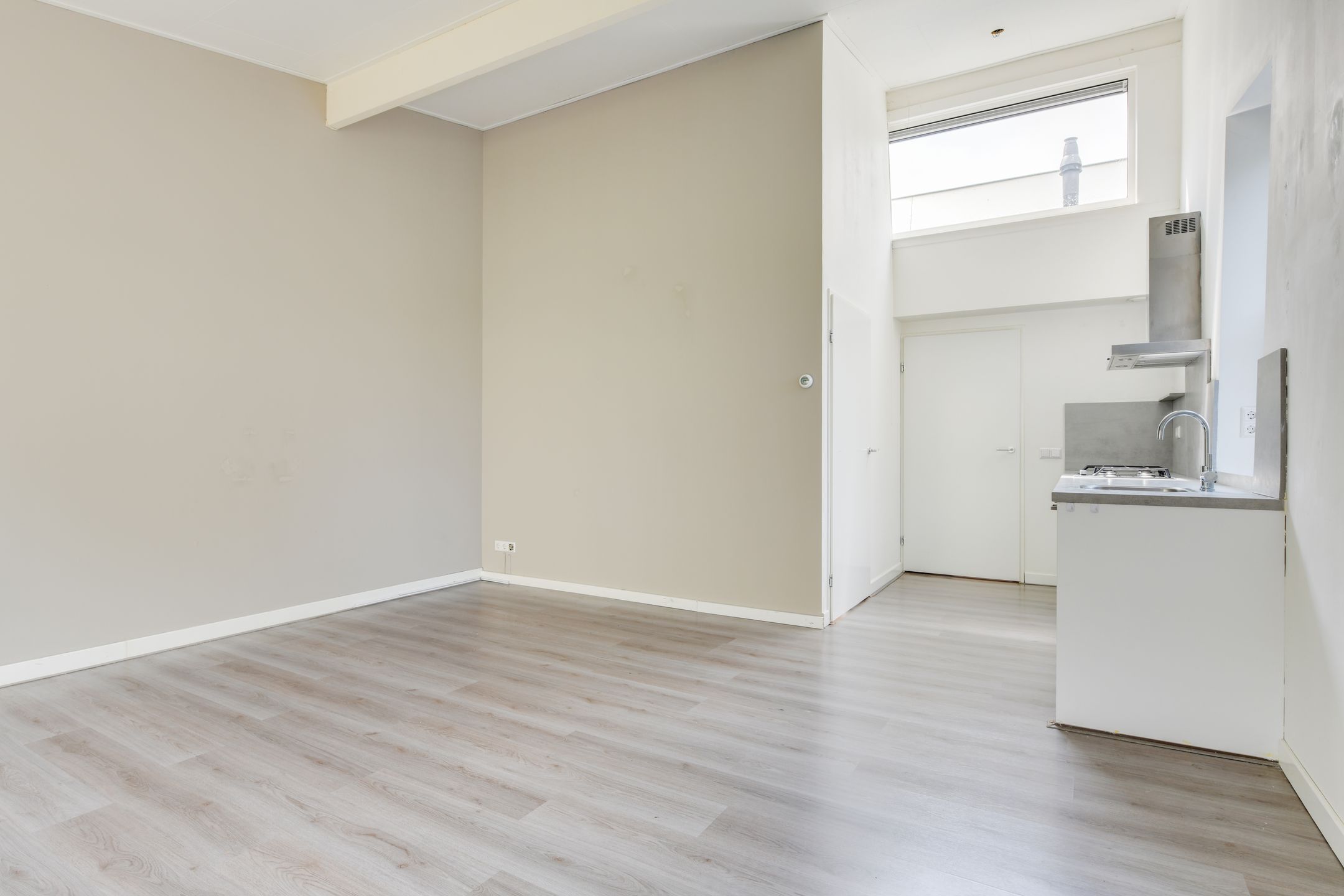 Photo 9 of Sperwerstraat 23-A