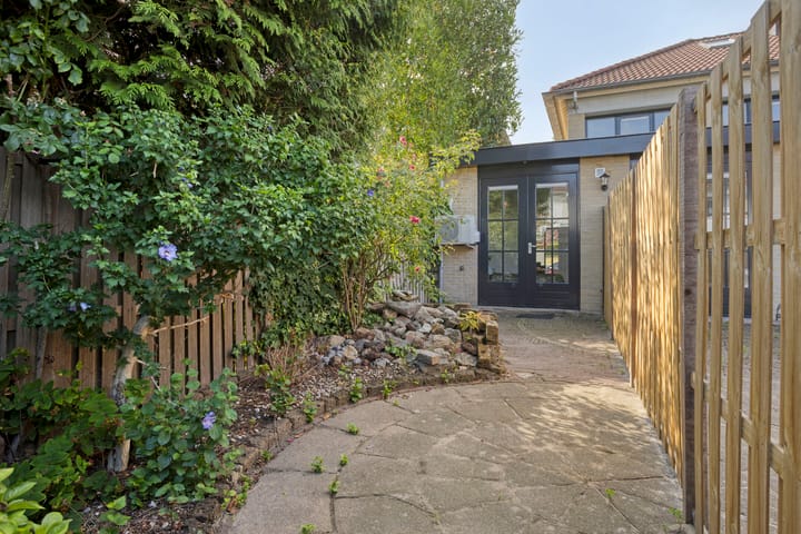 Foto 5 van Rock and Rollstraat 23-A