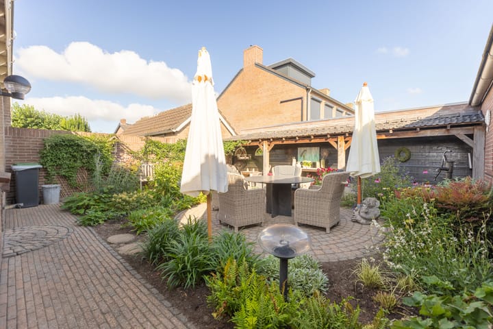 Photo 33 of Pastoor Bielarsstraat 8