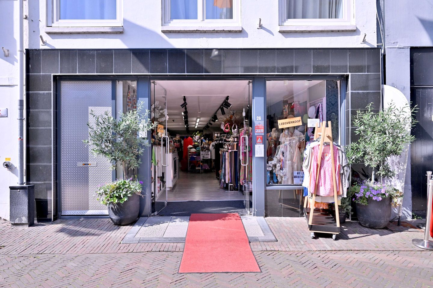View photo 2 of Grote Overstraat 28