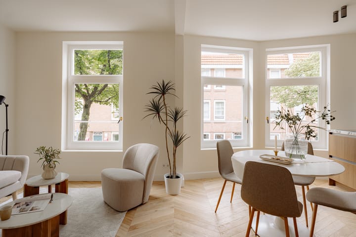 Photo 2 of Lutmastraat 75-B