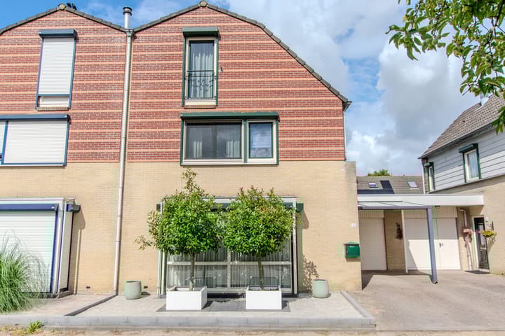 Photo 2 of Hugo de Grootstraat 21