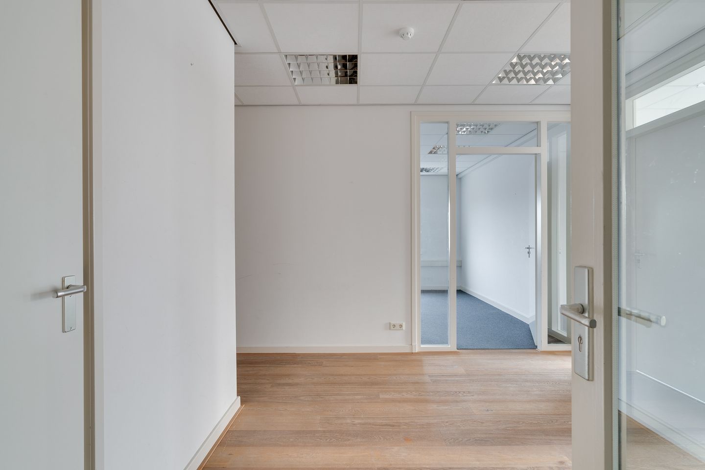 Bekijk foto 2 van M.C. van Voordenstraat 12