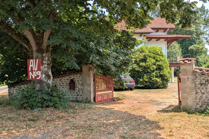 Foto 7 van 9, Chemin de la Mathe