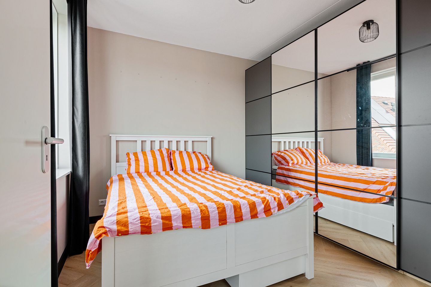 Foto 19 van Ebbenhout 40-F