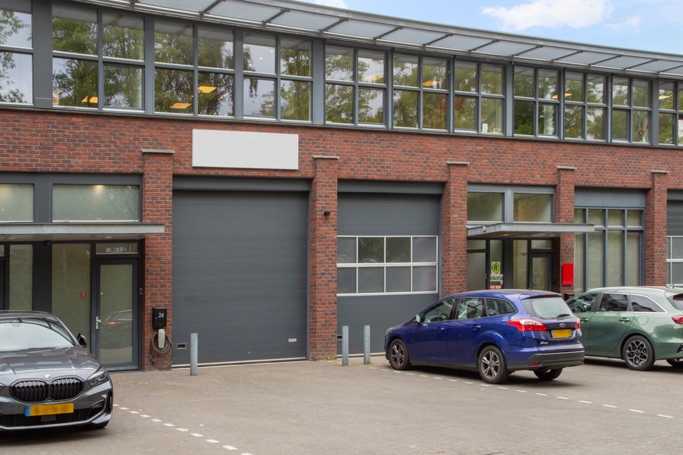 View photo 2 of Ambachtsweg 24