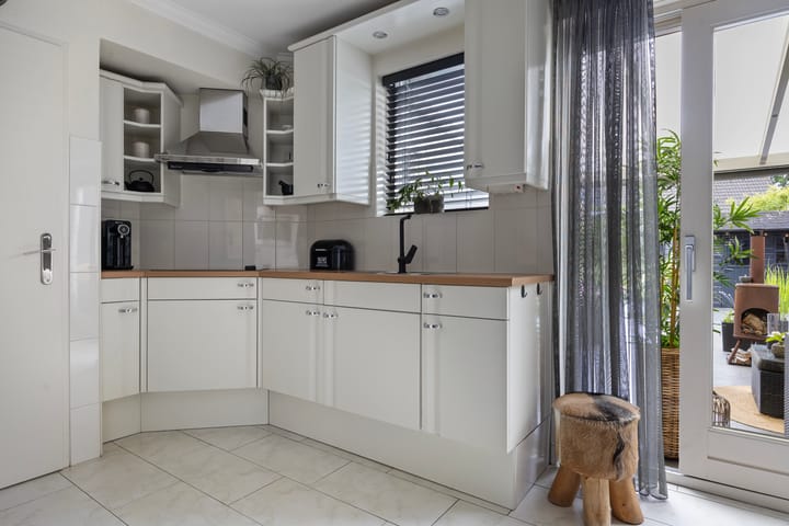 Photo 15 of Gerard van Oostromstraat 12