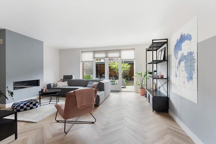 Photo 3 of Black Alicante 45