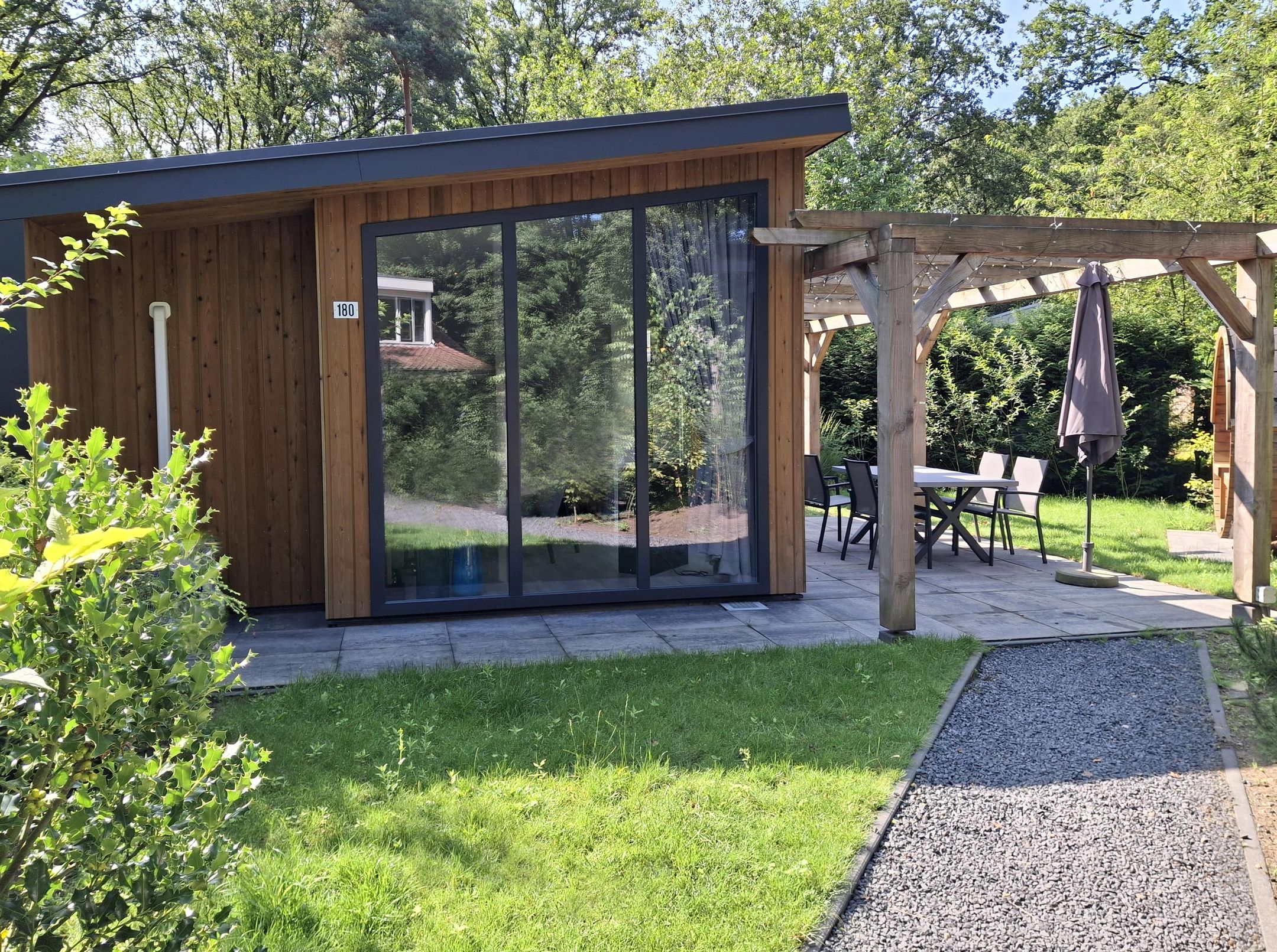 2-bedroom freehold villa in Wekerom — photo 1 of 5