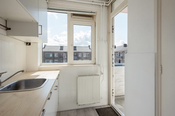 Photo 12 of Sir Winston Churchillln 173