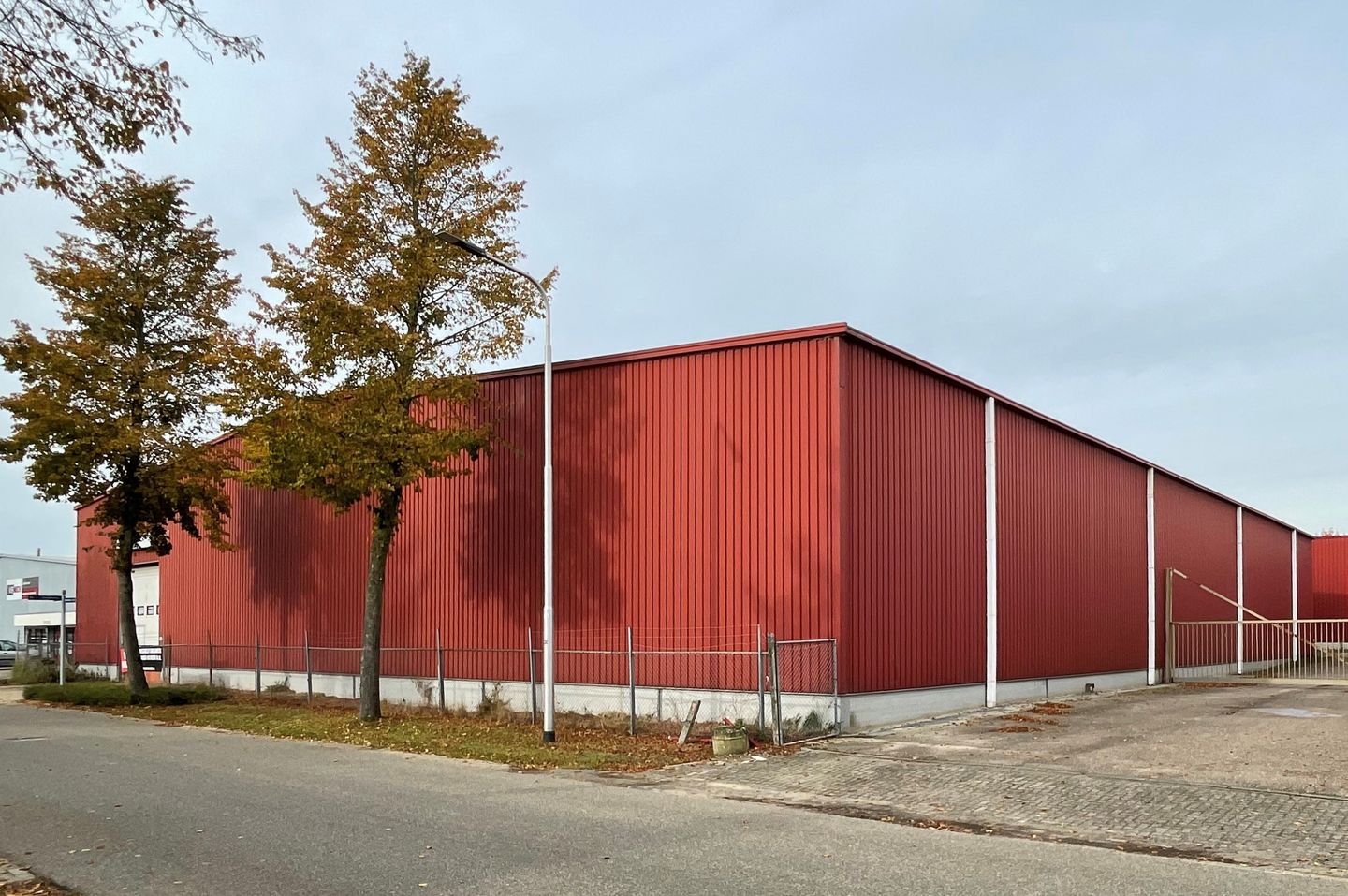 View photo 2 of Nijverheidsweg 19