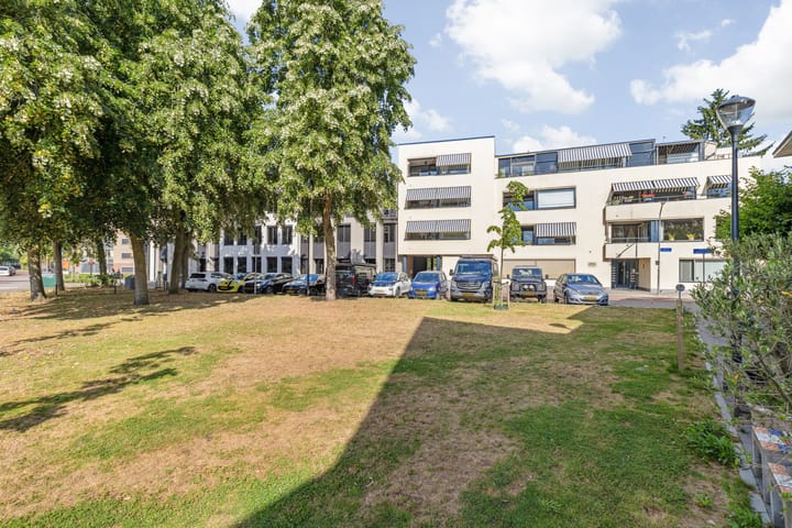 Photo 7 of Saksen Weimarplein 10