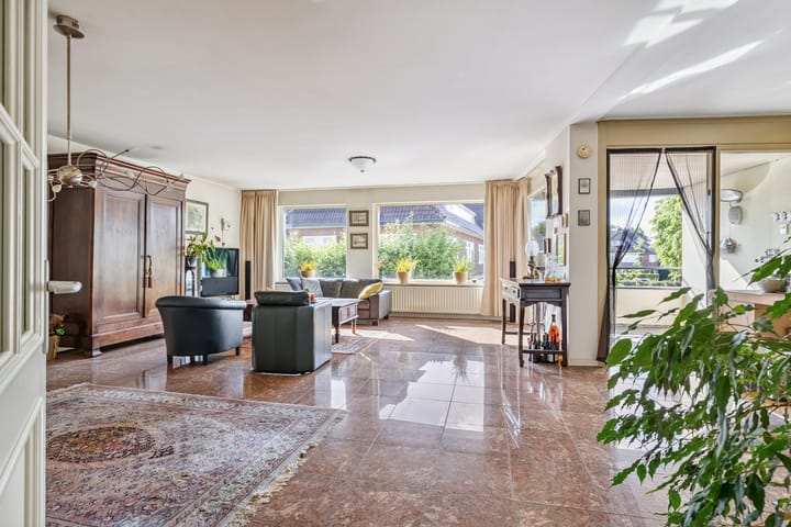 Photo 24 of Saksen Weimarplein 10