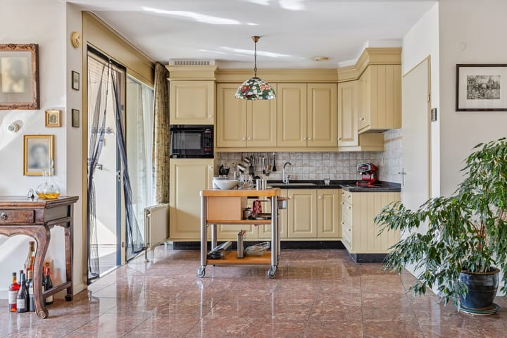 Photo 32 of Saksen Weimarplein 10