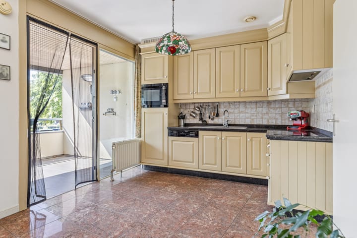 Photo 33 of Saksen Weimarplein 10