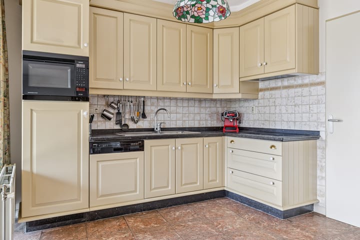 Photo 36 of Saksen Weimarplein 10