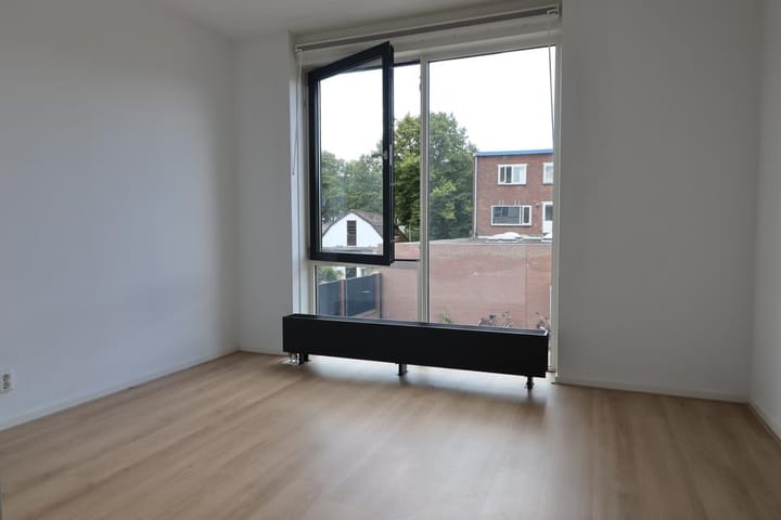 Photo 4 of Minister Talmastraat 8-J