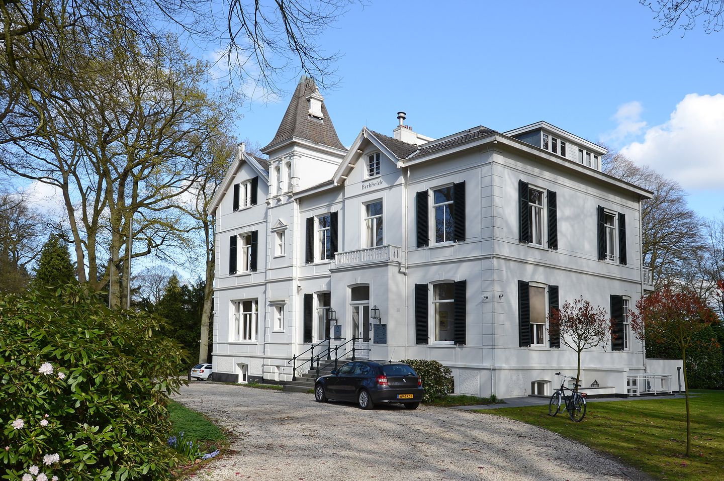 Bekijk foto 1 van Van Hengellaan 2