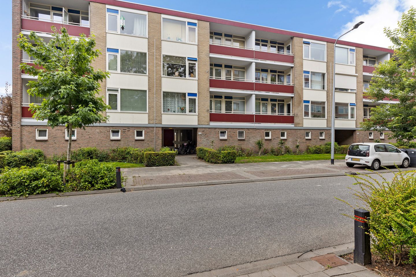 Foto 1 van Plutolaan 12