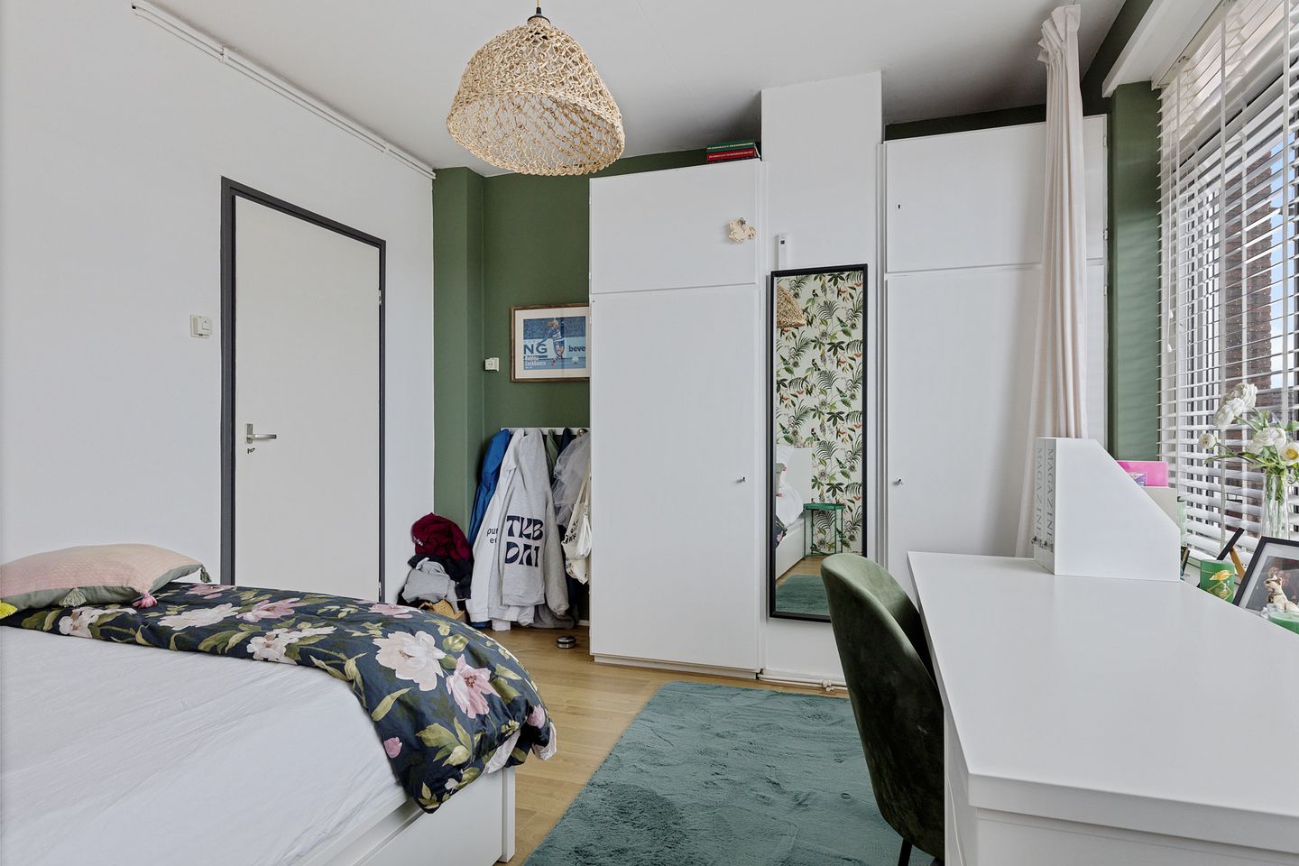 Foto 35 van Plutolaan 12