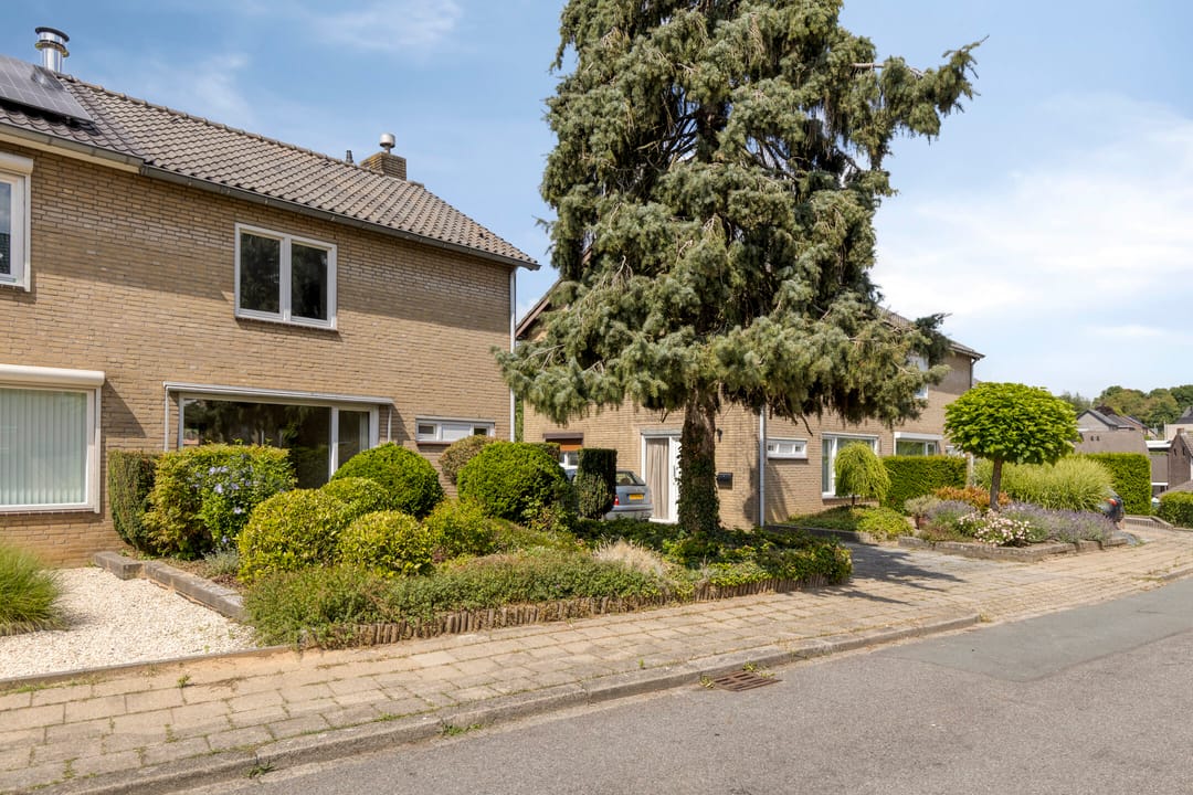 Foto 1 van Burg. Mannensstraat 11