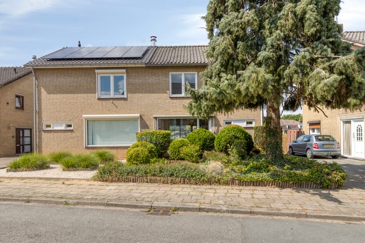 Foto 2 van Burg. Mannensstraat 11