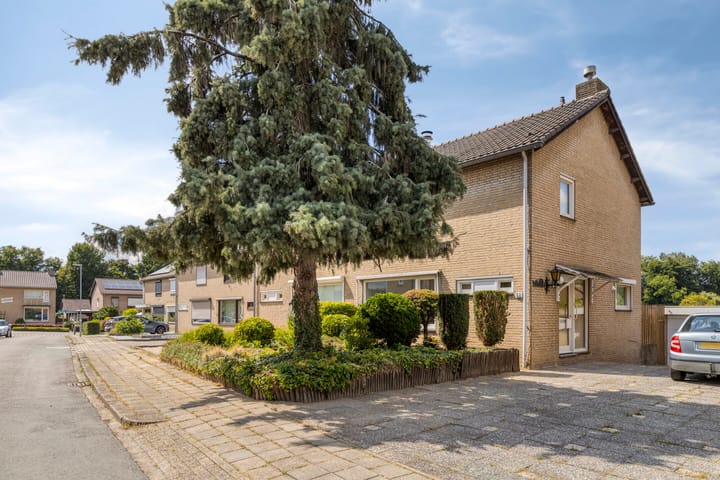 Foto 3 van Burg. Mannensstraat 11