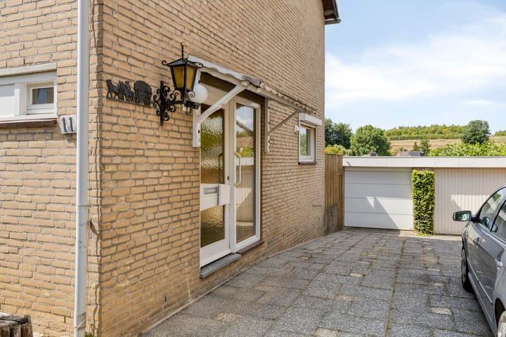 Foto 4 van Burg. Mannensstraat 11