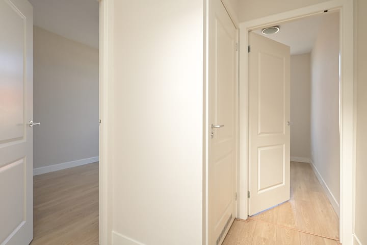 Foto 6 van Caan van Necklaan 25-A