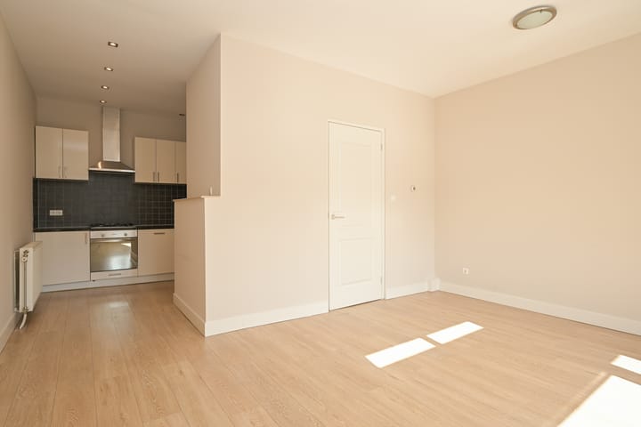 Foto 8 van Caan van Necklaan 25-A