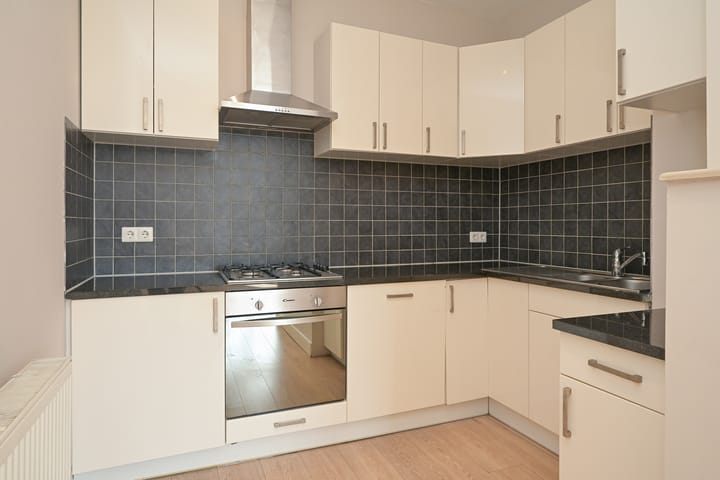 Foto 9 van Caan van Necklaan 25-A