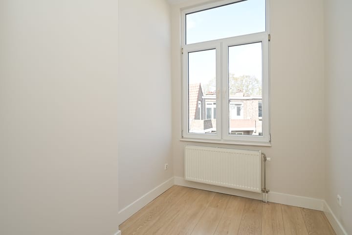 Foto 10 van Caan van Necklaan 25-A