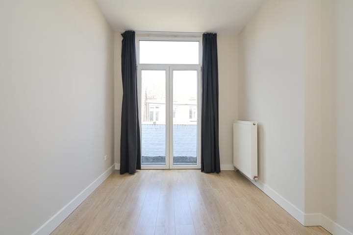 Foto 13 van Caan van Necklaan 25-A