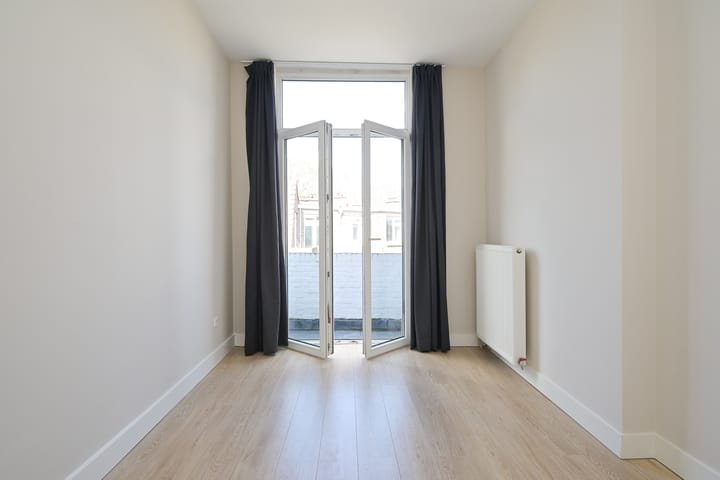 Foto 14 van Caan van Necklaan 25-A